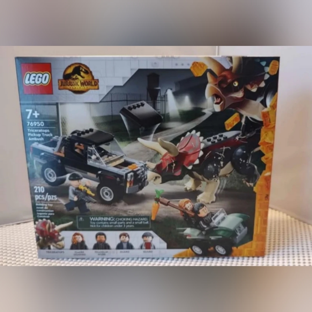 Lego Jurassic World 76950 Triceratops Pickup Truck Ambush NWT Building Toy Set